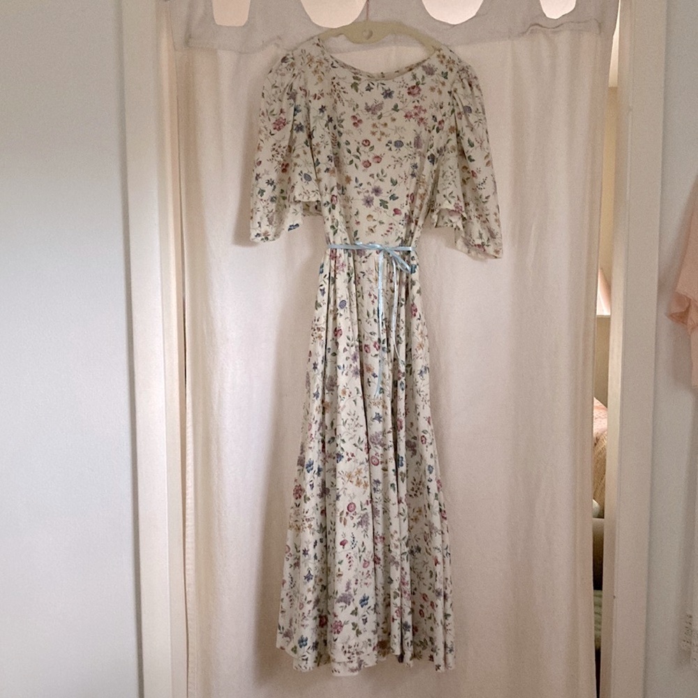 Vtg. Cotton Floral Cream Dress